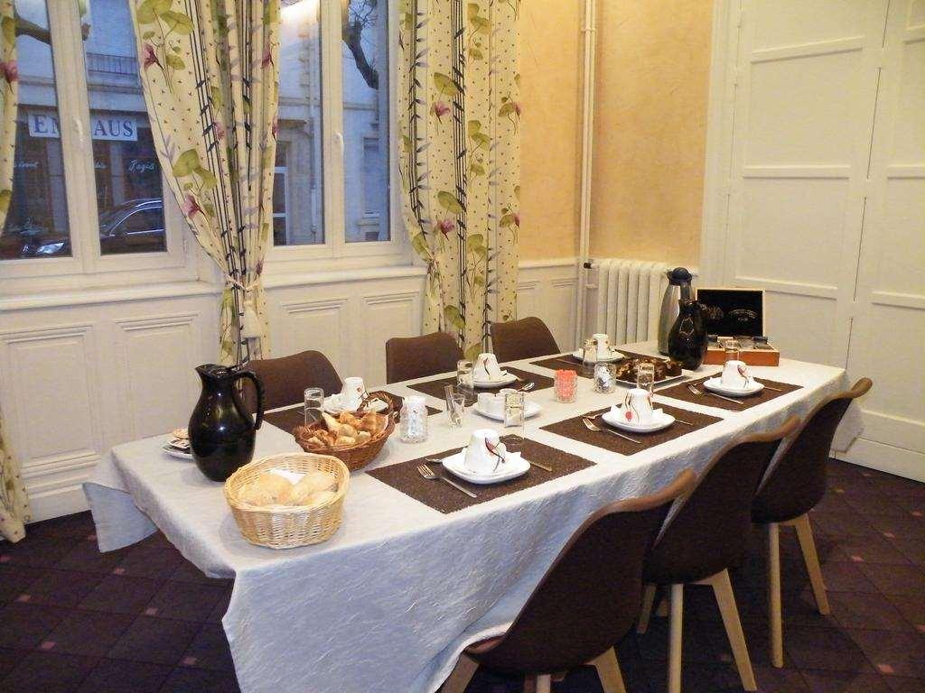 Brit Hotel Roanne - Le Grand Hotel Restoran fotoğraf
