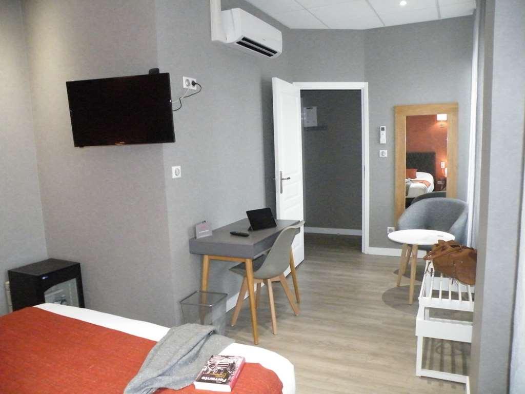Brit Hotel Roanne - Le Grand Hotel Oda fotoğraf